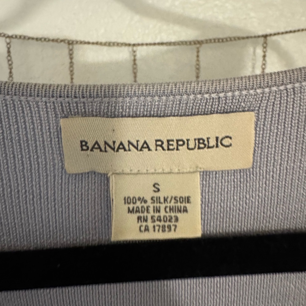 Banana Republic Lavender tank and cardigan 100% Silk Top - Picture 2 of 7